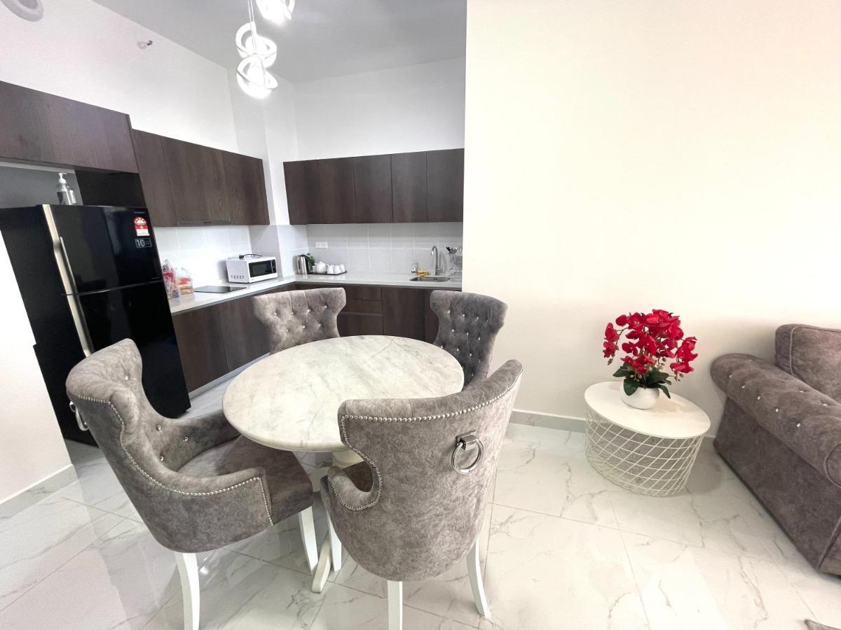 Deena Suite At Troika ,Kota Bahru Luaran gambar